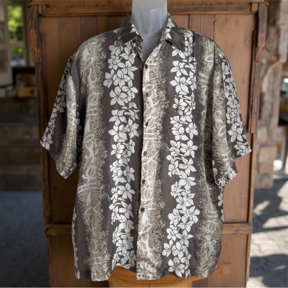 Silk Traders Vintage Gray and White Floral Casual Button Down Hawaiian Shirt